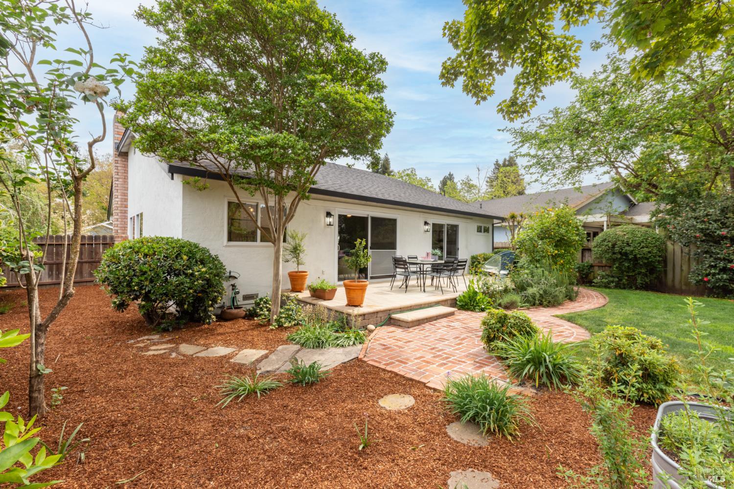 Detail Gallery Image 5 of 54 For 2431 Shoreline Dr, Napa,  CA 94558 - 3 Beds | 2 Baths