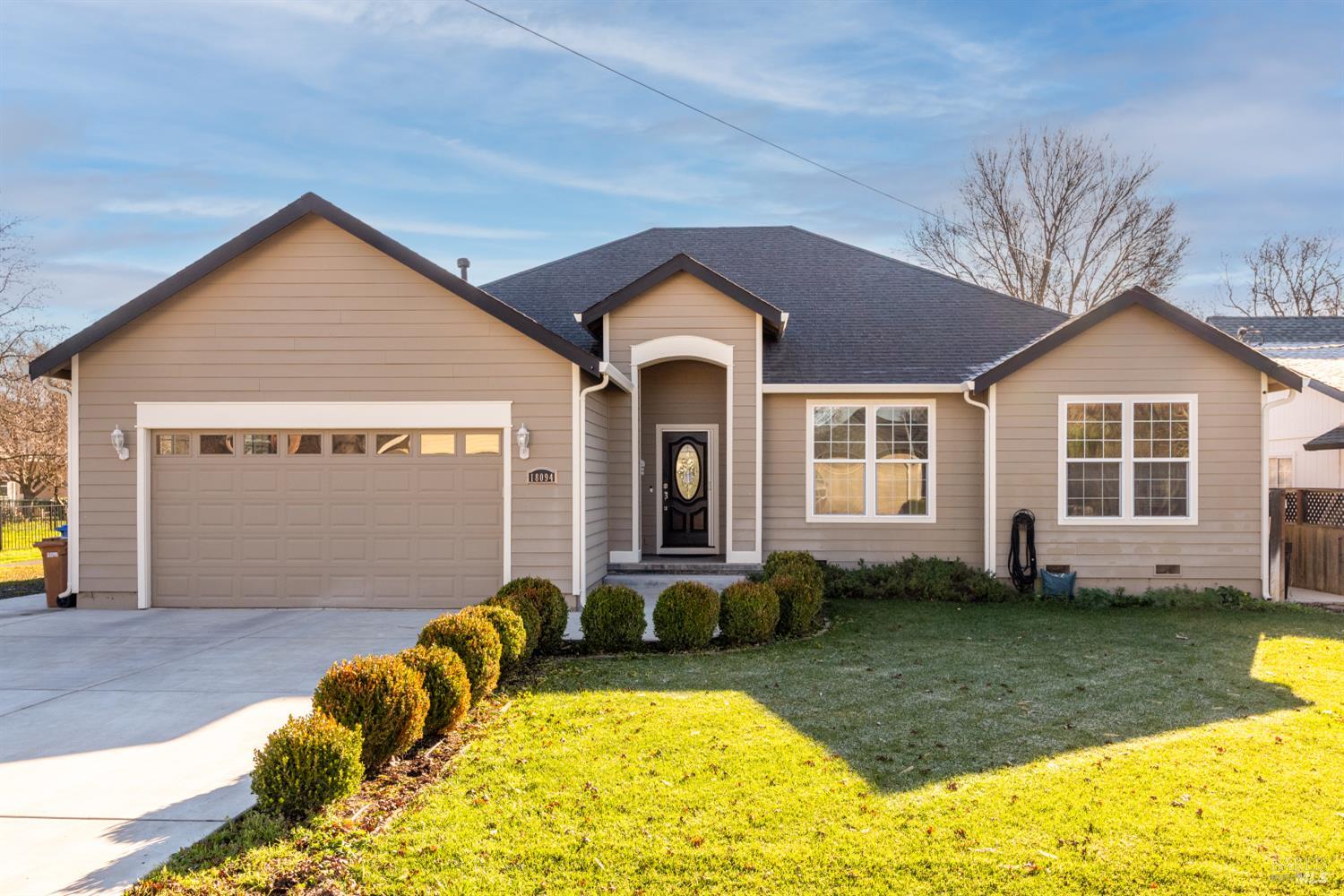 Detail Gallery Image 2 of 37 For 18094 Spyglass Rd, Hidden Valley Lake,  CA 95467 - 3 Beds | 2 Baths