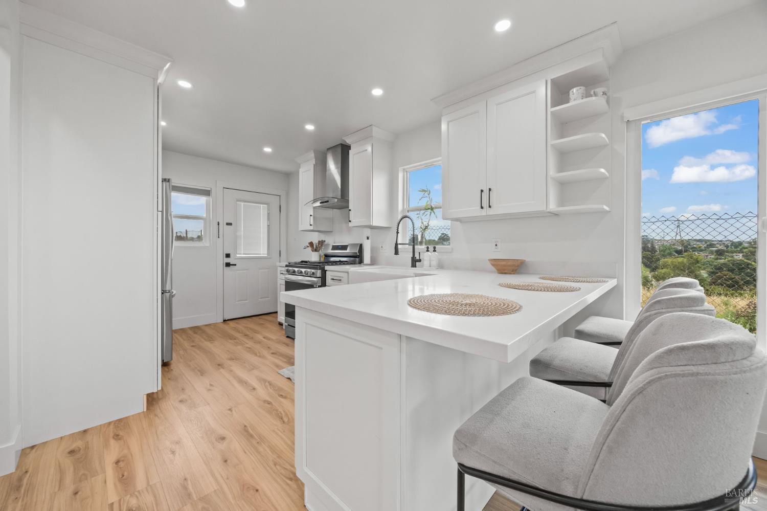 Detail Gallery Image 8 of 36 For 136 Renida St, Vallejo,  CA 94591 - 4 Beds | 3 Baths