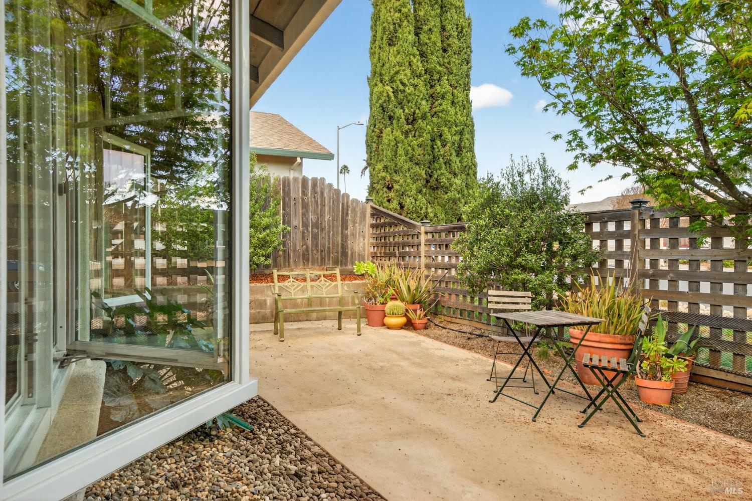 Detail Gallery Image 4 of 34 For 3541 Twin Oaks Dr, Napa,  CA 94558 - 4 Beds | 2 Baths