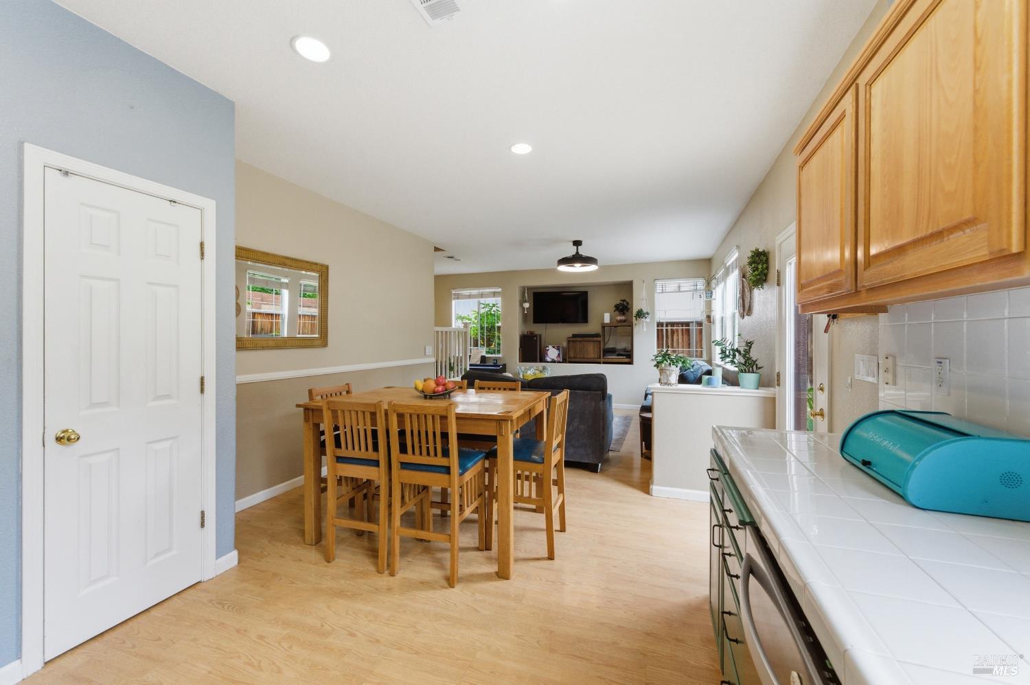 Detail Gallery Image 21 of 52 For 110 Chimney Rock Dr, Vacaville,  CA 95687 - 3 Beds | 2/1 Baths
