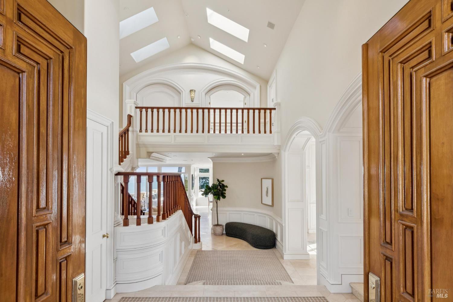 Detail Gallery Image 17 of 96 For 44 Marin Bay Park Ct, San Rafael,  CA 94901 - 5 Beds | 5/1 Baths