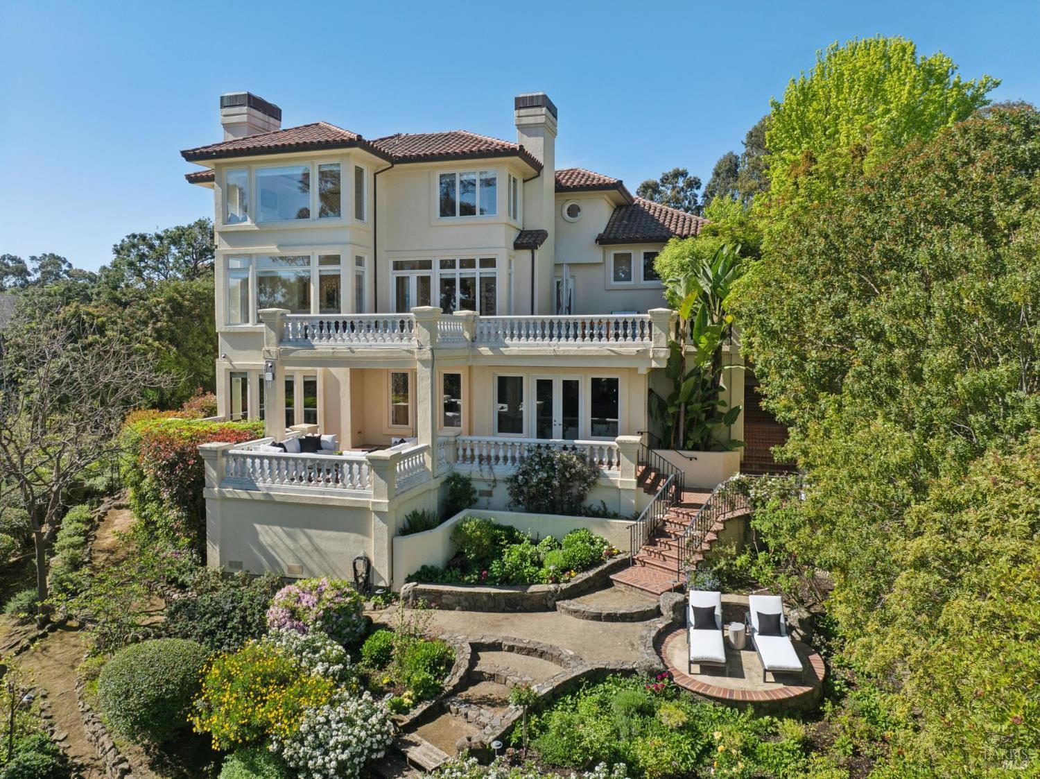 Detail Gallery Image 10 of 96 For 44 Marin Bay Park Ct, San Rafael,  CA 94901 - 5 Beds | 5/1 Baths