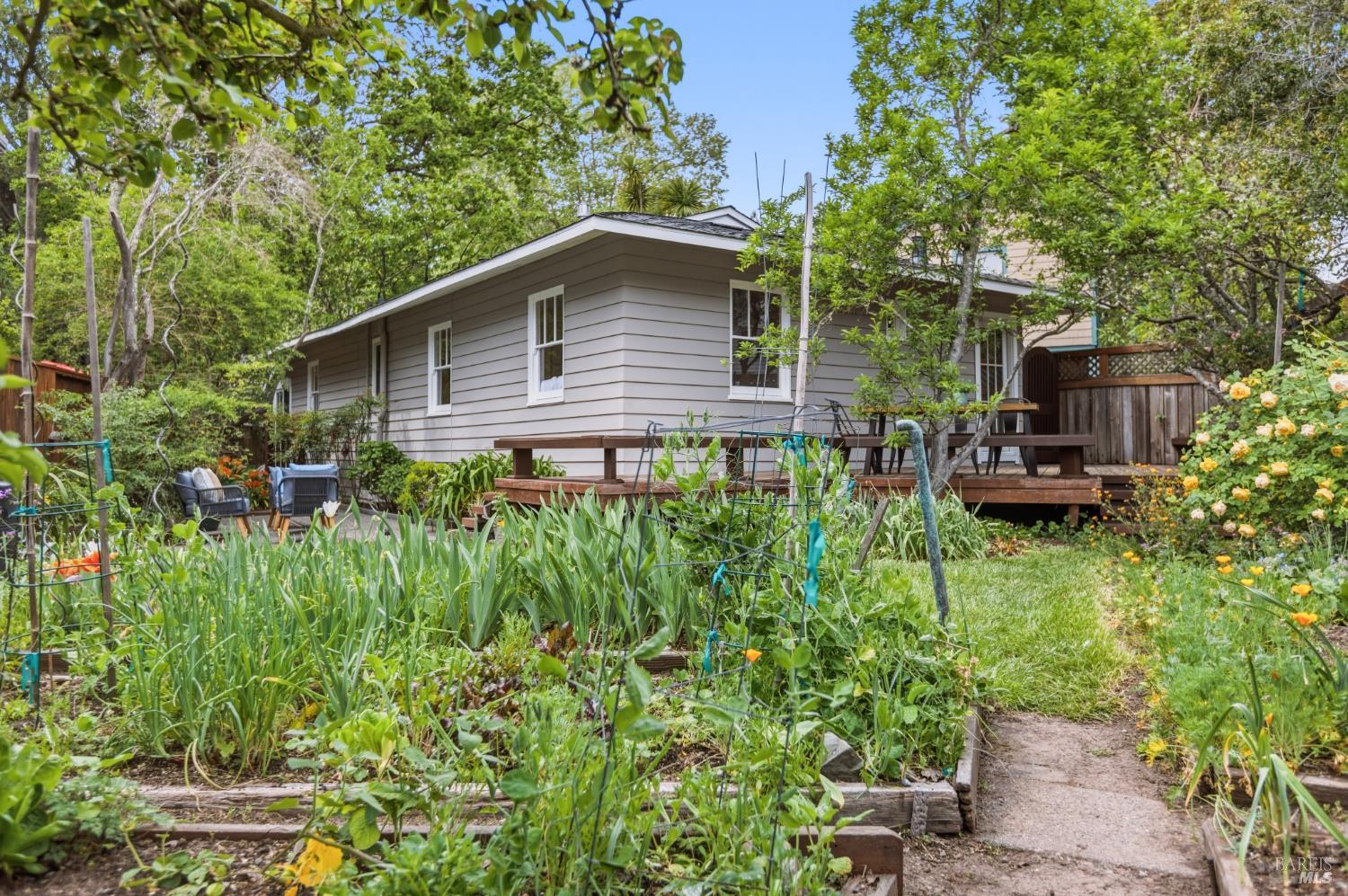 Detail Gallery Image 24 of 34 For 31 Rowland Ct, San Anselmo,  CA 94960 - 3 Beds | 1 Baths