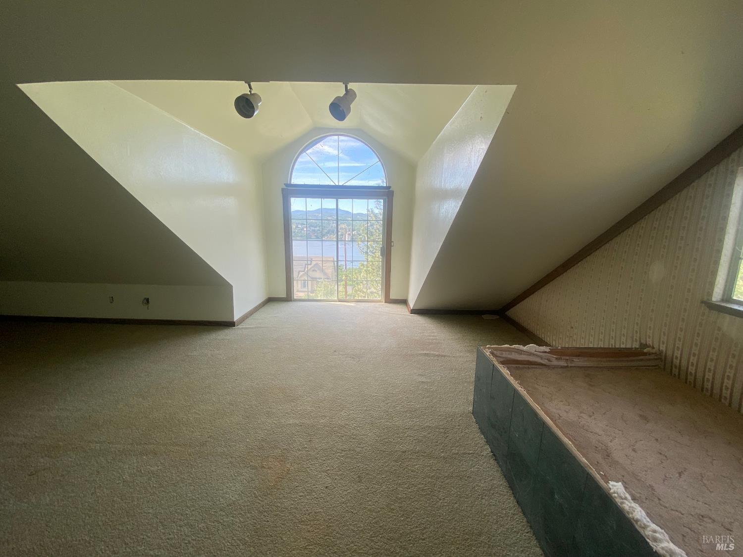 Detail Gallery Image 6 of 29 For 17396 Meadow View Dr, Hidden Valley Lake,  CA 95467 - 4 Beds | 4 Baths