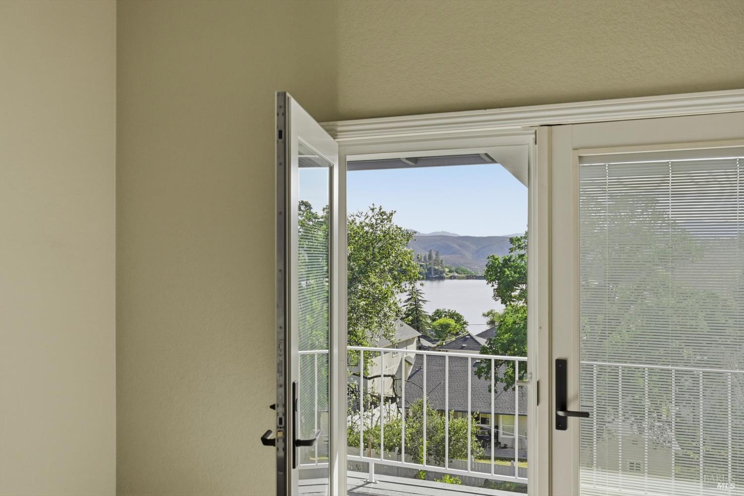 Detail Gallery Image 18 of 40 For 18669 Deer Hill Rd, Hidden Valley Lake,  CA 95467 - 3 Beds | 2 Baths