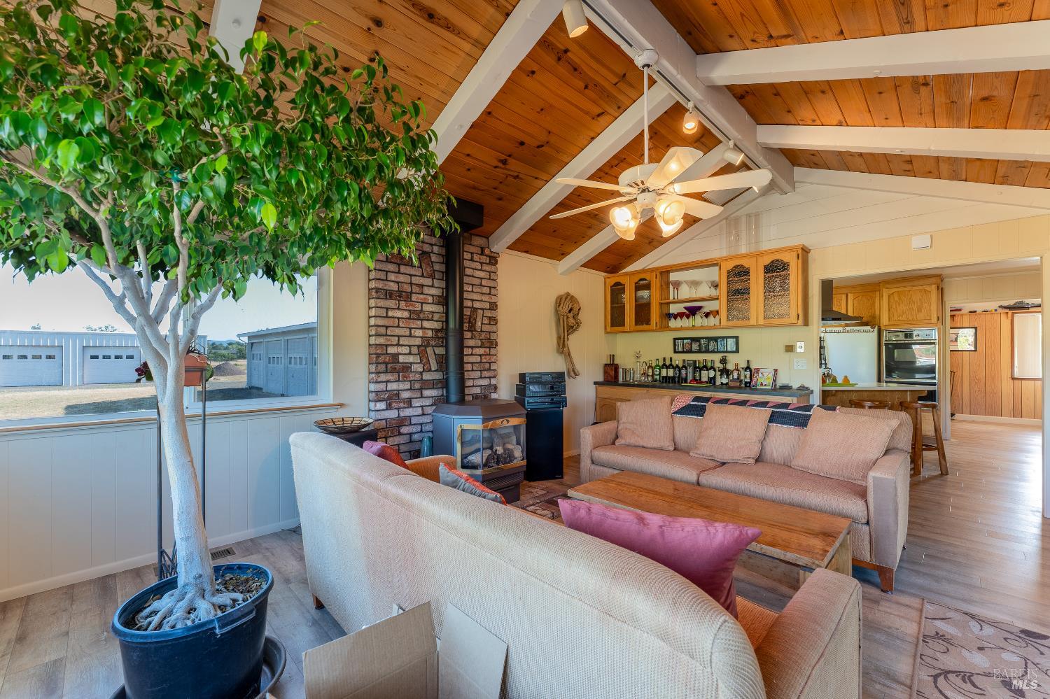 Detail Gallery Image 13 of 41 For 1961 Foothill Dr, Redwood Valley,  CA 95470 - 4 Beds | 2/1 Baths