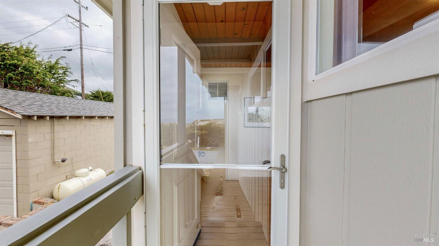 Detail Gallery Image 9 of 56 For 41 Cliff St, Dillon Beach,  CA 94929 - 2 Beds | 1 Baths