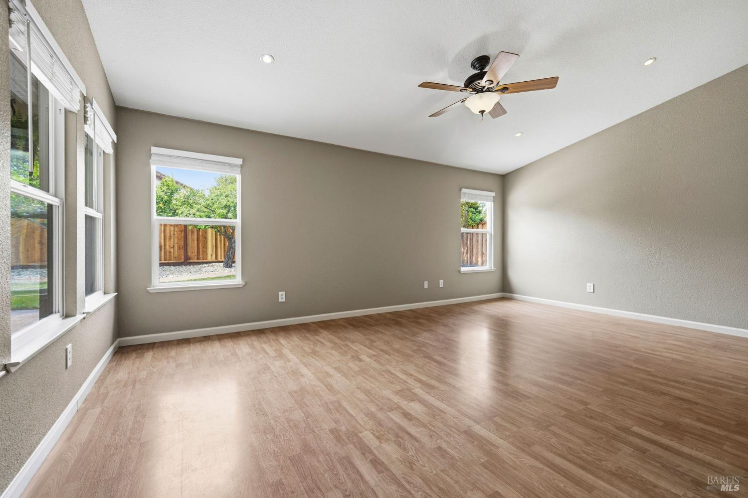 Detail Gallery Image 24 of 78 For 715 Antiquity Dr, Fairfield,  CA 94534 - 5 Beds | 2 Baths