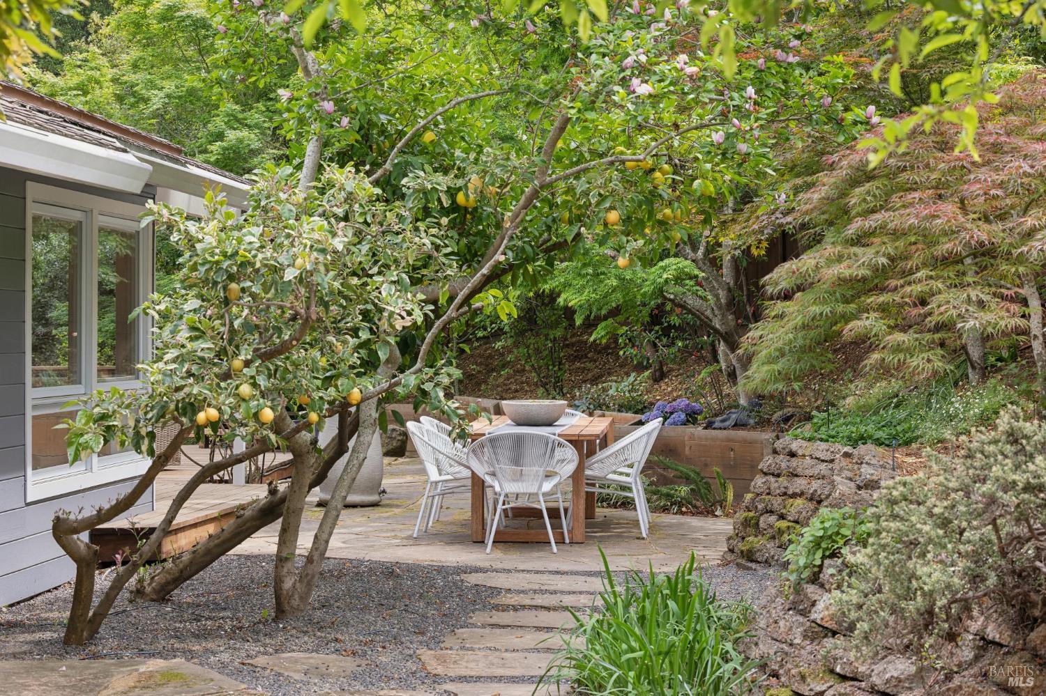 Detail Gallery Image 17 of 48 For 290 Stuyvesant Dr, San Anselmo,  CA 94960 - 4 Beds | 2/1 Baths