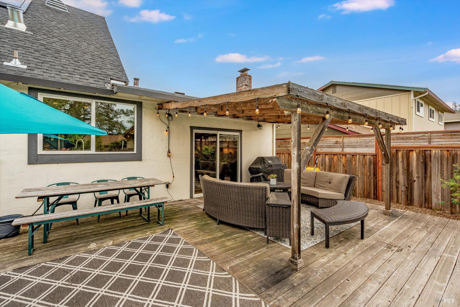 Detail Gallery Image 43 of 79 For 525 Oak Lake Ave, Santa Rosa,  CA 95409 - 5 Beds | 3 Baths