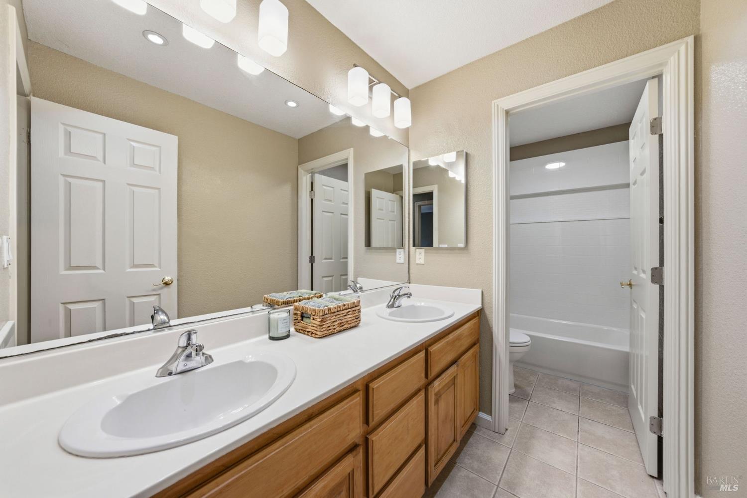 Detail Gallery Image 39 of 78 For 715 Antiquity Dr, Fairfield,  CA 94534 - 5 Beds | 2 Baths