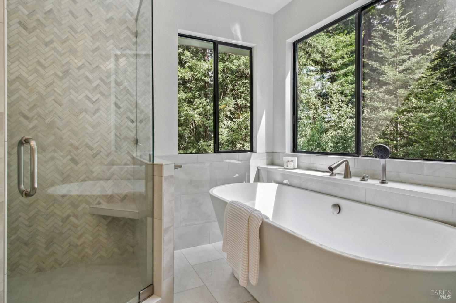 Detail Gallery Image 34 of 53 For 12480 Fiori Ln, Sebastopol,  CA 95472 - 3 Beds | 2/1 Baths