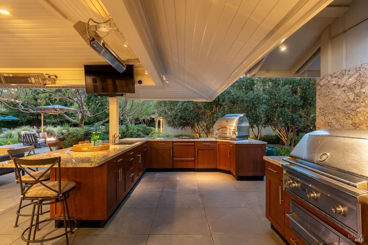 Detail Gallery Image 38 of 67 For 1670 Cabernet Ln, Saint Helena,  CA 94574 - 5 Beds | 5/1 Baths
