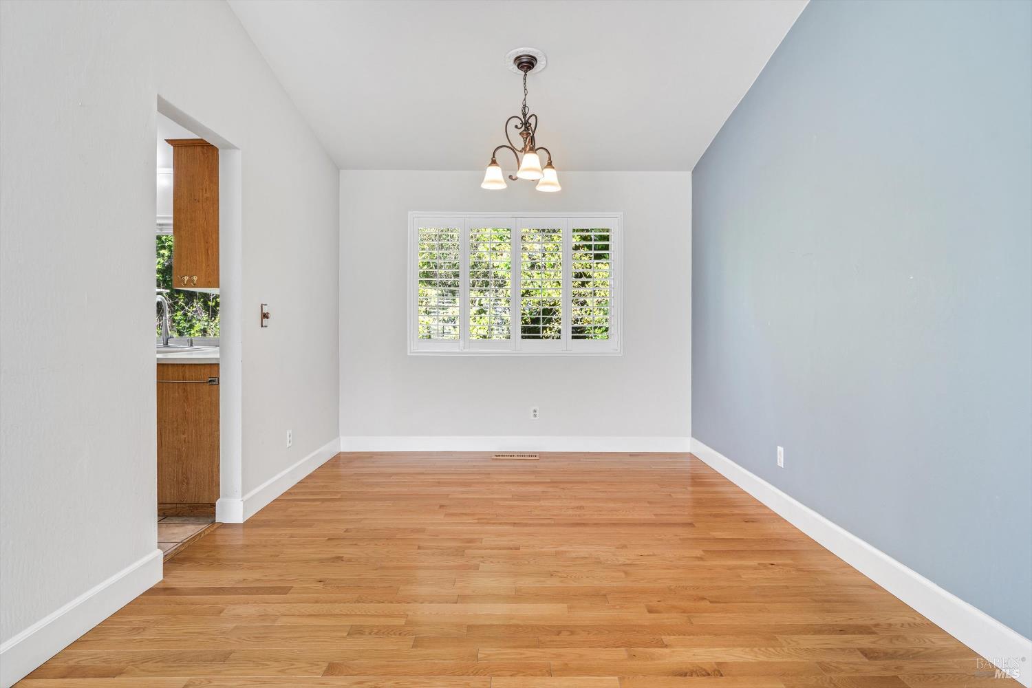 Detail Gallery Image 13 of 30 For 1569 Trellis Ln, Petaluma,  CA 94954 - 4 Beds | 3 Baths