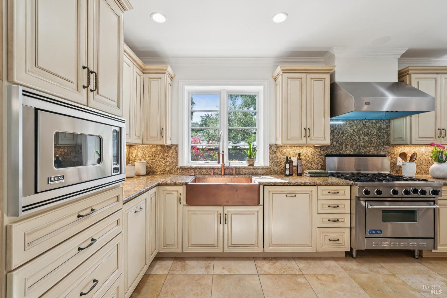 Detail Gallery Image 16 of 71 For 1021 Rose Dr, Napa,  CA 94558 - 4 Beds | 4 Baths