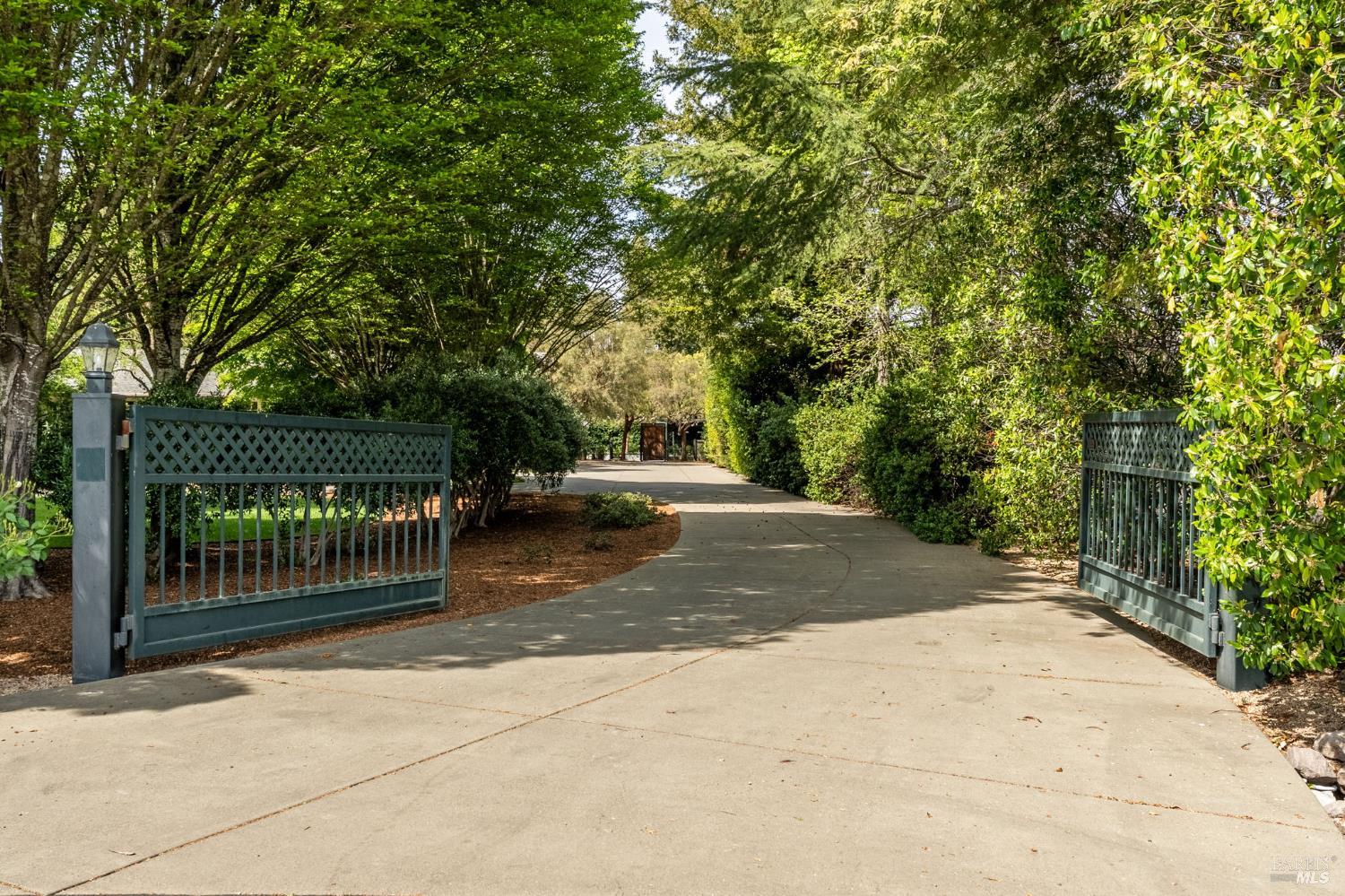 Detail Gallery Image 5 of 67 For 1670 Cabernet Ln, Saint Helena,  CA 94574 - 5 Beds | 5/1 Baths
