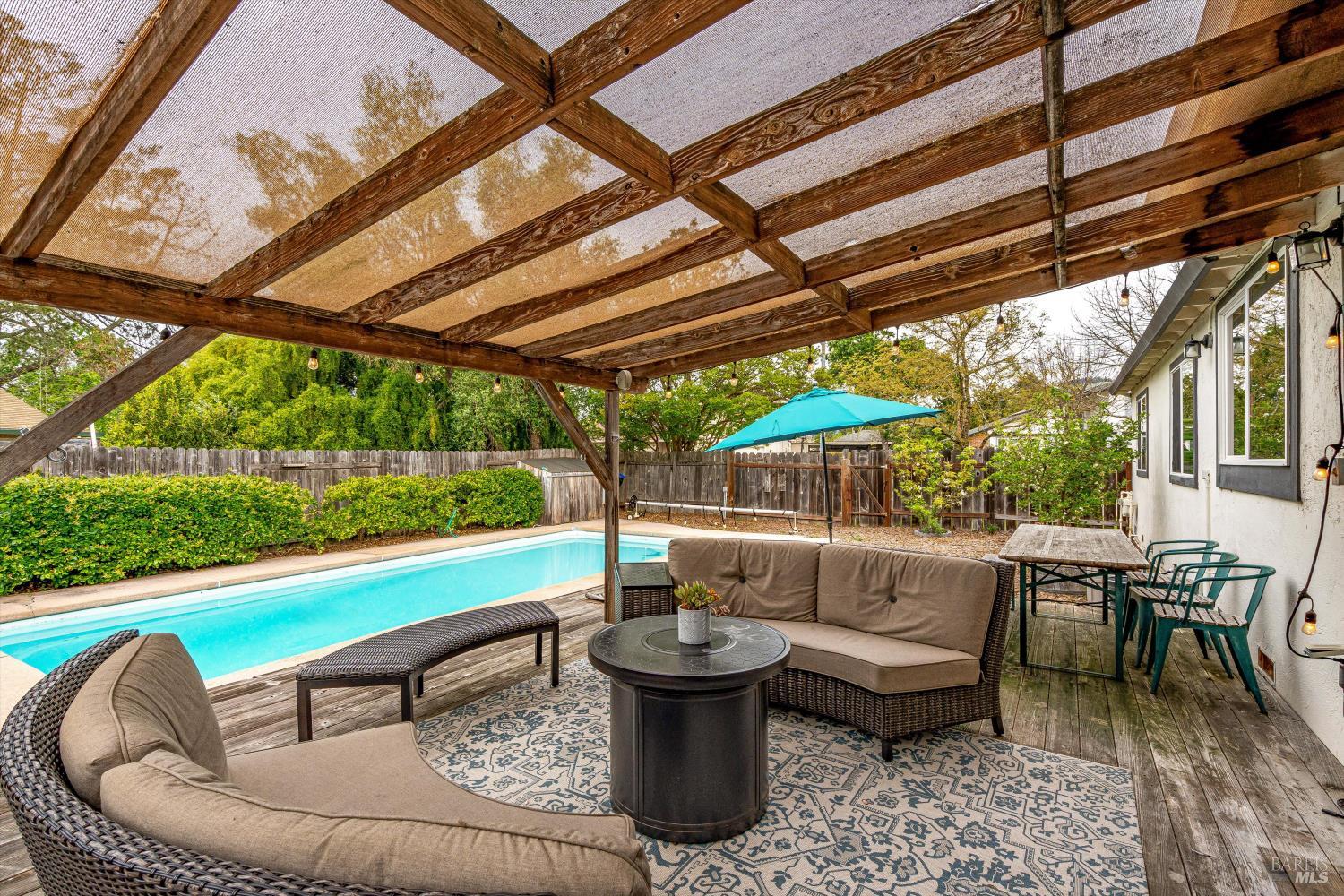 Detail Gallery Image 54 of 79 For 525 Oak Lake Ave, Santa Rosa,  CA 95409 - 5 Beds | 3 Baths