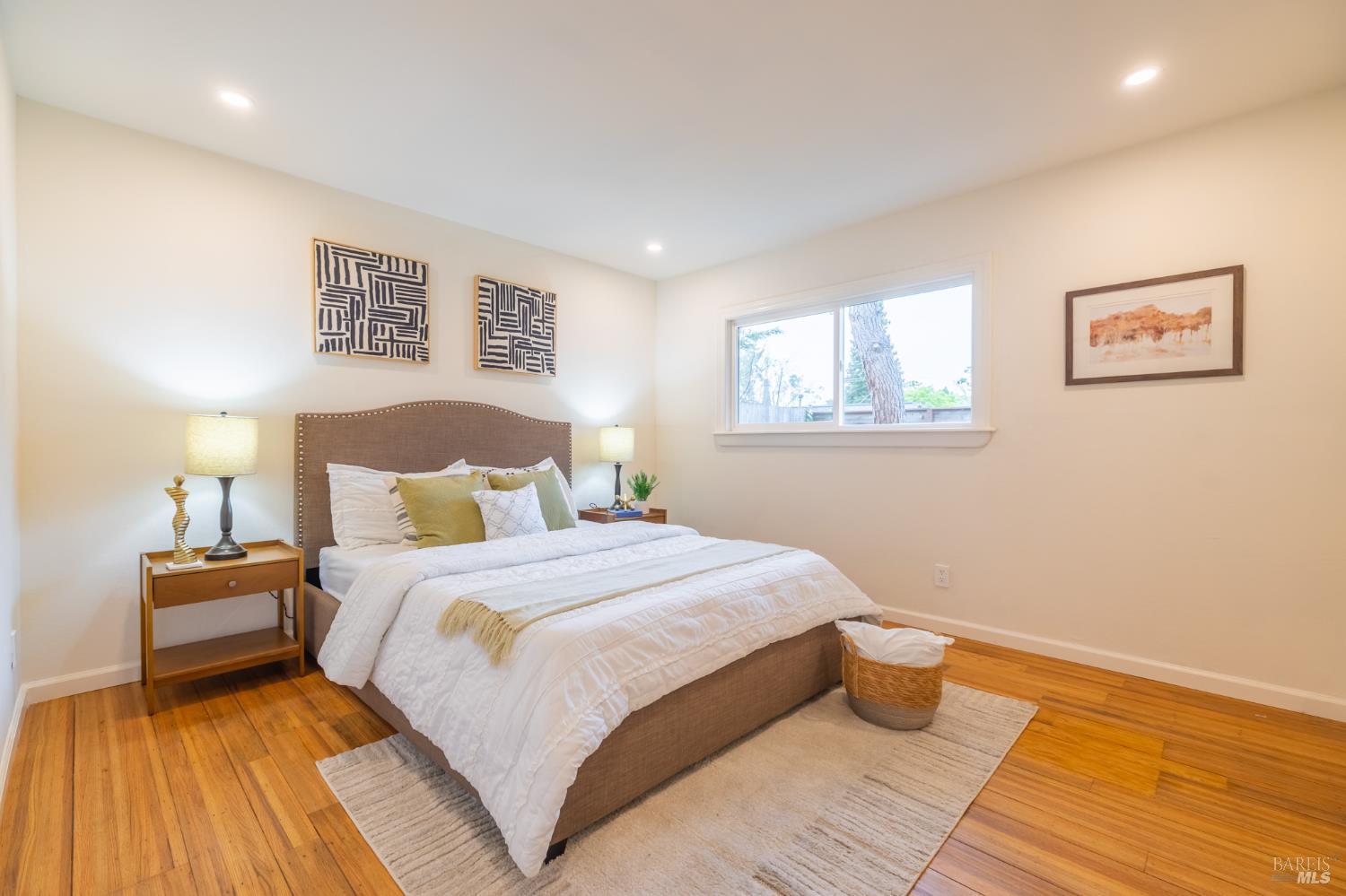 Detail Gallery Image 12 of 25 For 534 Rowland Blvd, Novato,  CA 94947 - 4 Beds | 2 Baths