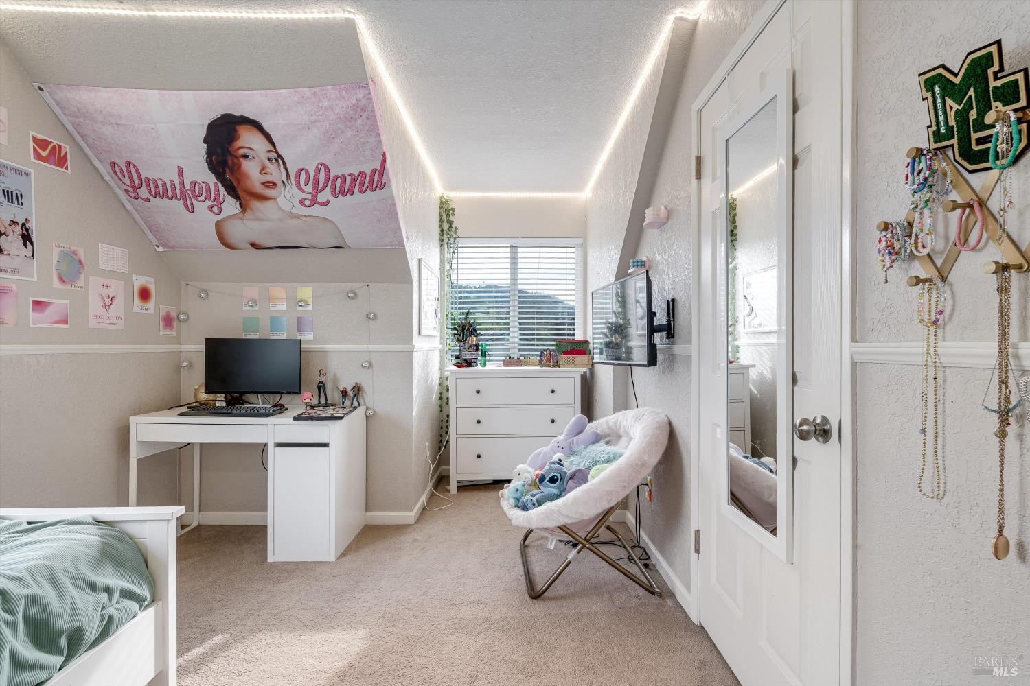 Detail Gallery Image 35 of 79 For 525 Oak Lake Ave, Santa Rosa,  CA 95409 - 5 Beds | 3 Baths