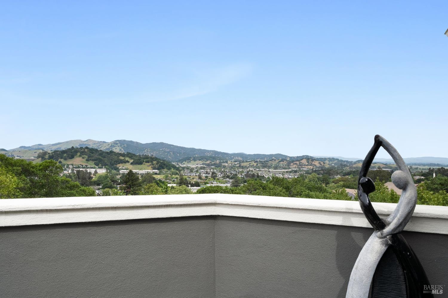 Detail Gallery Image 12 of 36 For 11 Edgehill Way, San Rafael,  CA 94903 - 4 Beds | 3/1 Baths