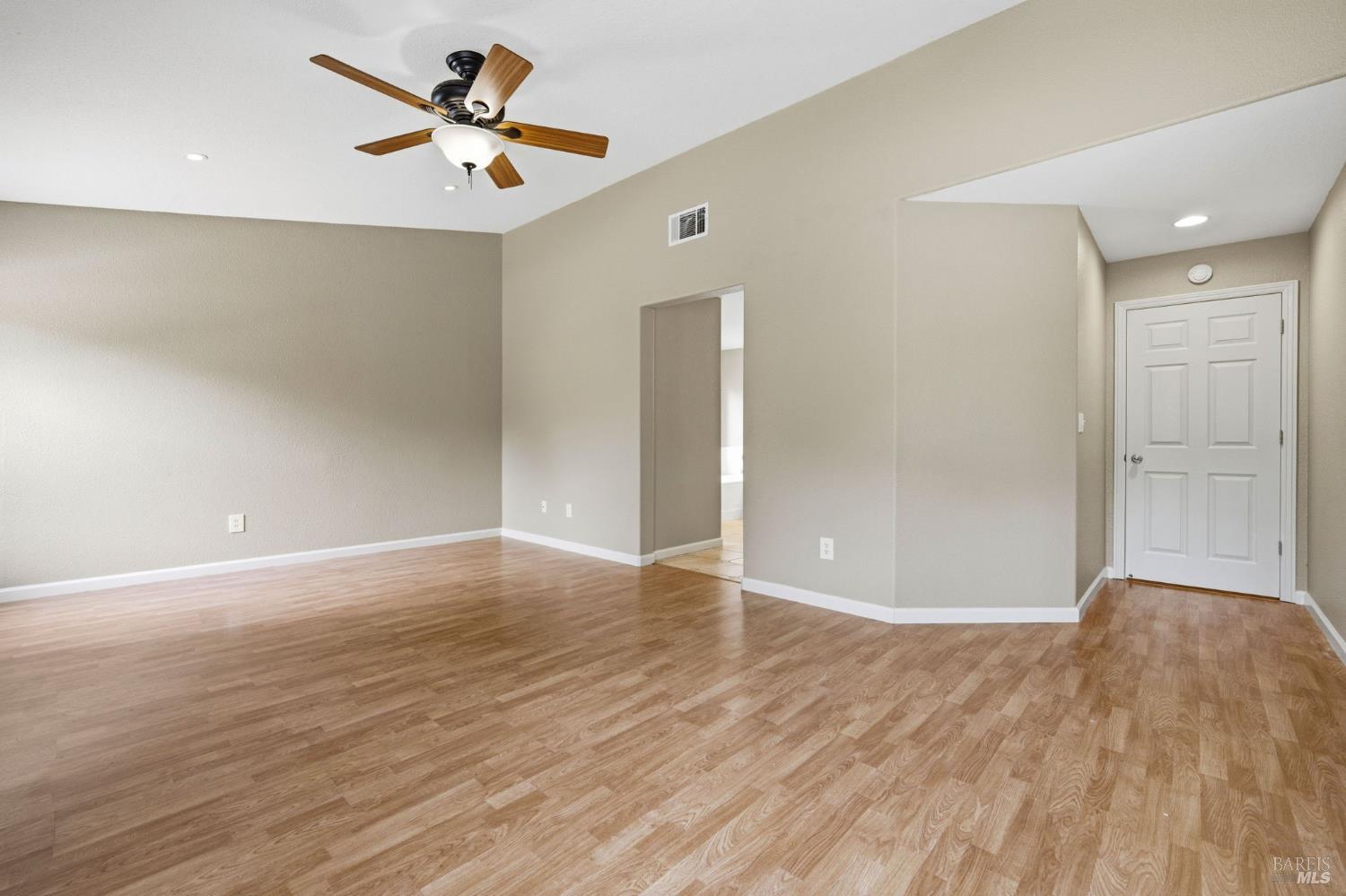 Detail Gallery Image 27 of 78 For 715 Antiquity Dr, Fairfield,  CA 94534 - 5 Beds | 2 Baths