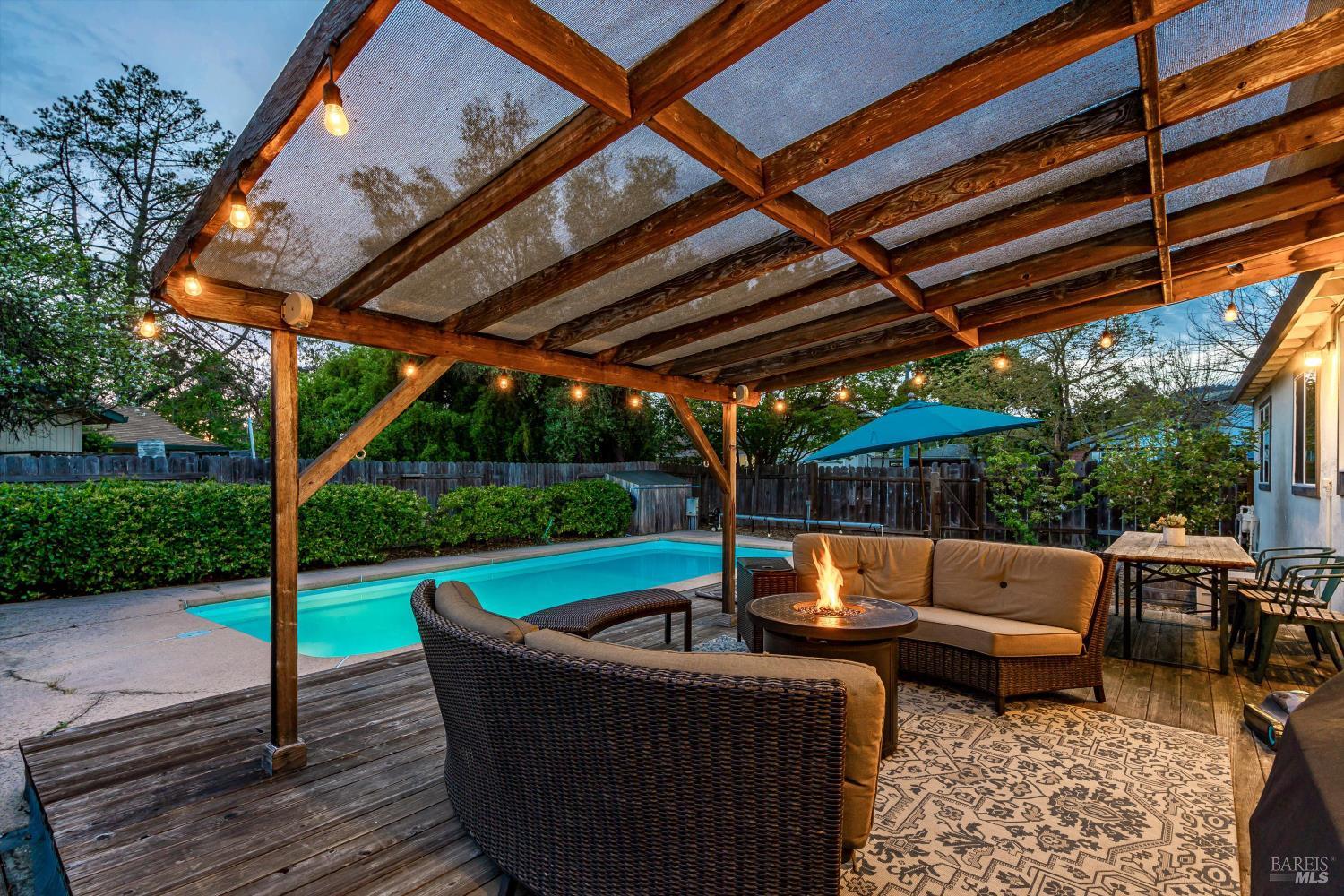 Detail Gallery Image 40 of 79 For 525 Oak Lake Ave, Santa Rosa,  CA 95409 - 5 Beds | 3 Baths