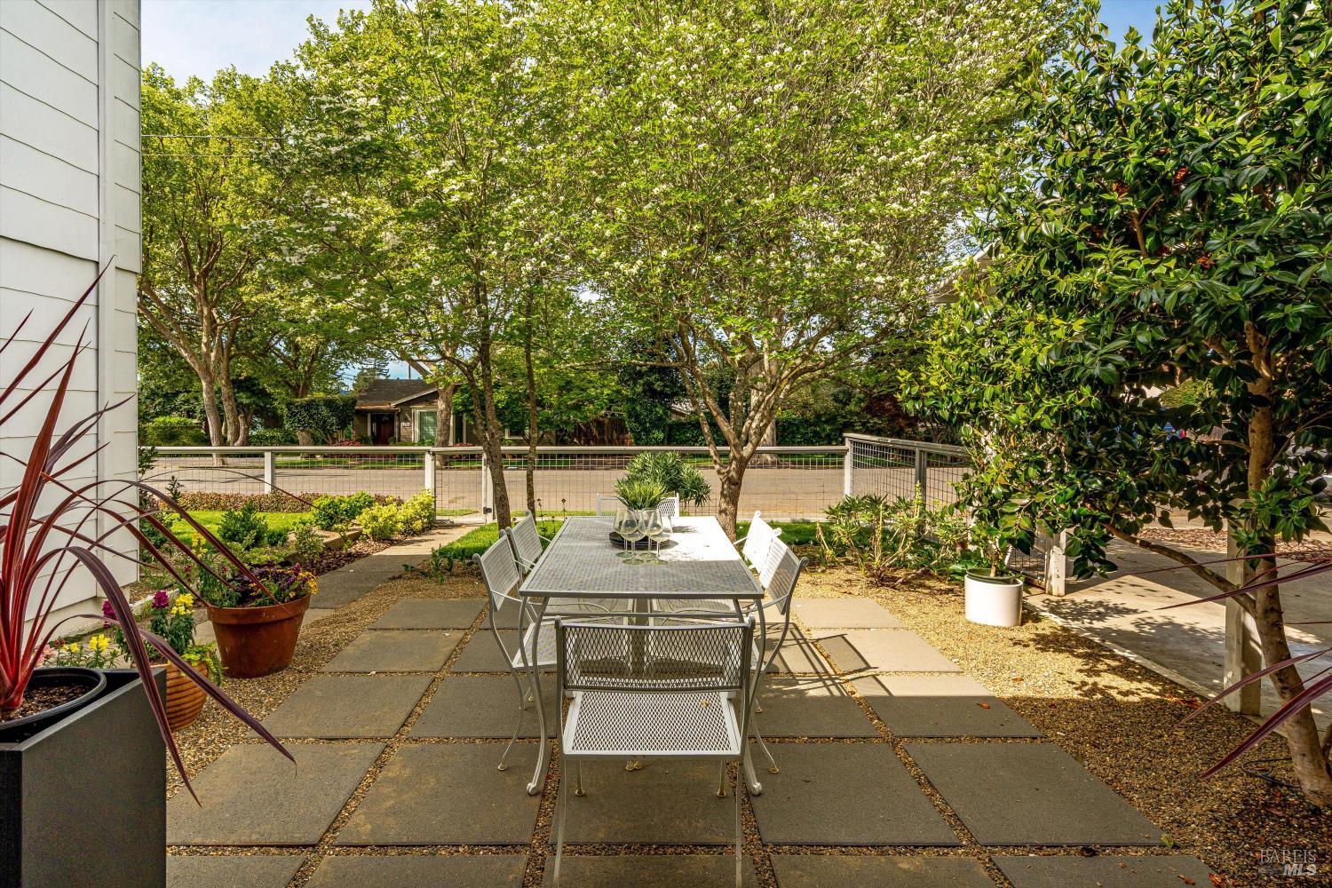 Detail Gallery Image 23 of 35 For 1304 Banks Ave, Napa,  CA 94559 - 3 Beds | 2 Baths