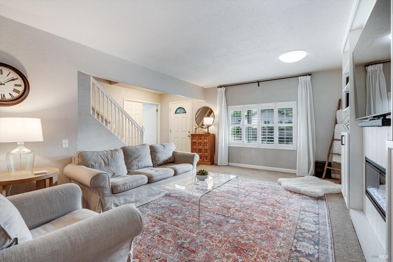 Detail Gallery Image 14 of 79 For 525 Oak Lake Ave, Santa Rosa,  CA 95409 - 5 Beds | 3 Baths