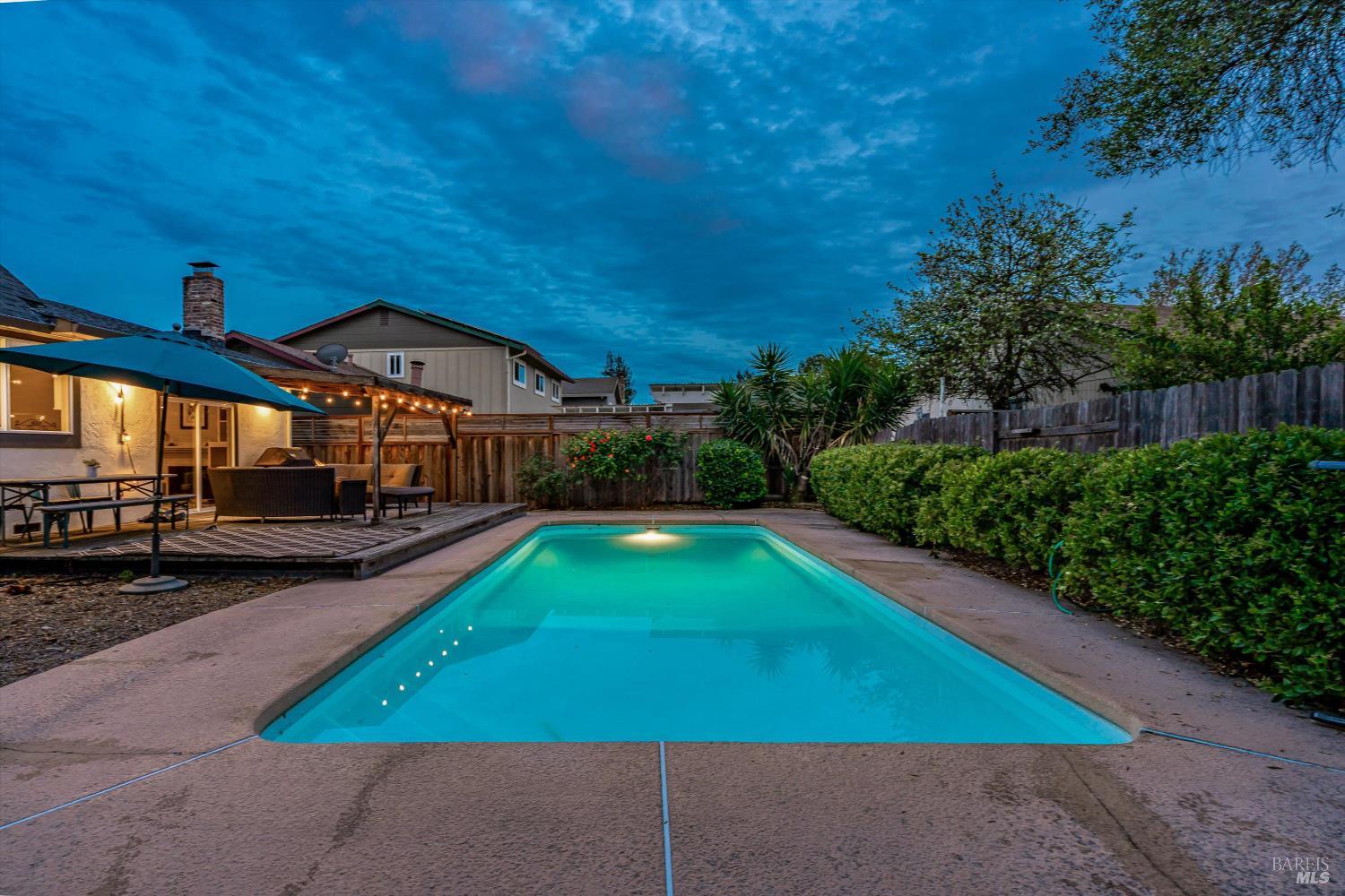 Detail Gallery Image 70 of 79 For 525 Oak Lake Ave, Santa Rosa,  CA 95409 - 5 Beds | 3 Baths