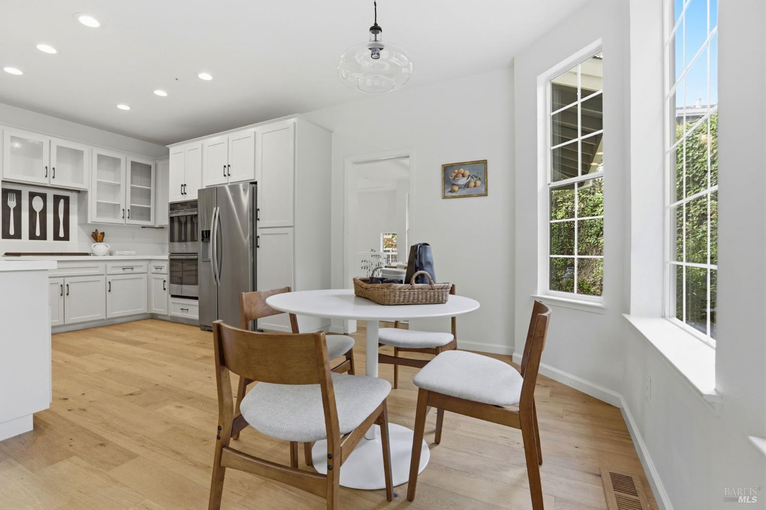 Detail Gallery Image 14 of 34 For 11 Red Oak Ct, Novato,  CA 94949 - 5 Beds | 3 Baths