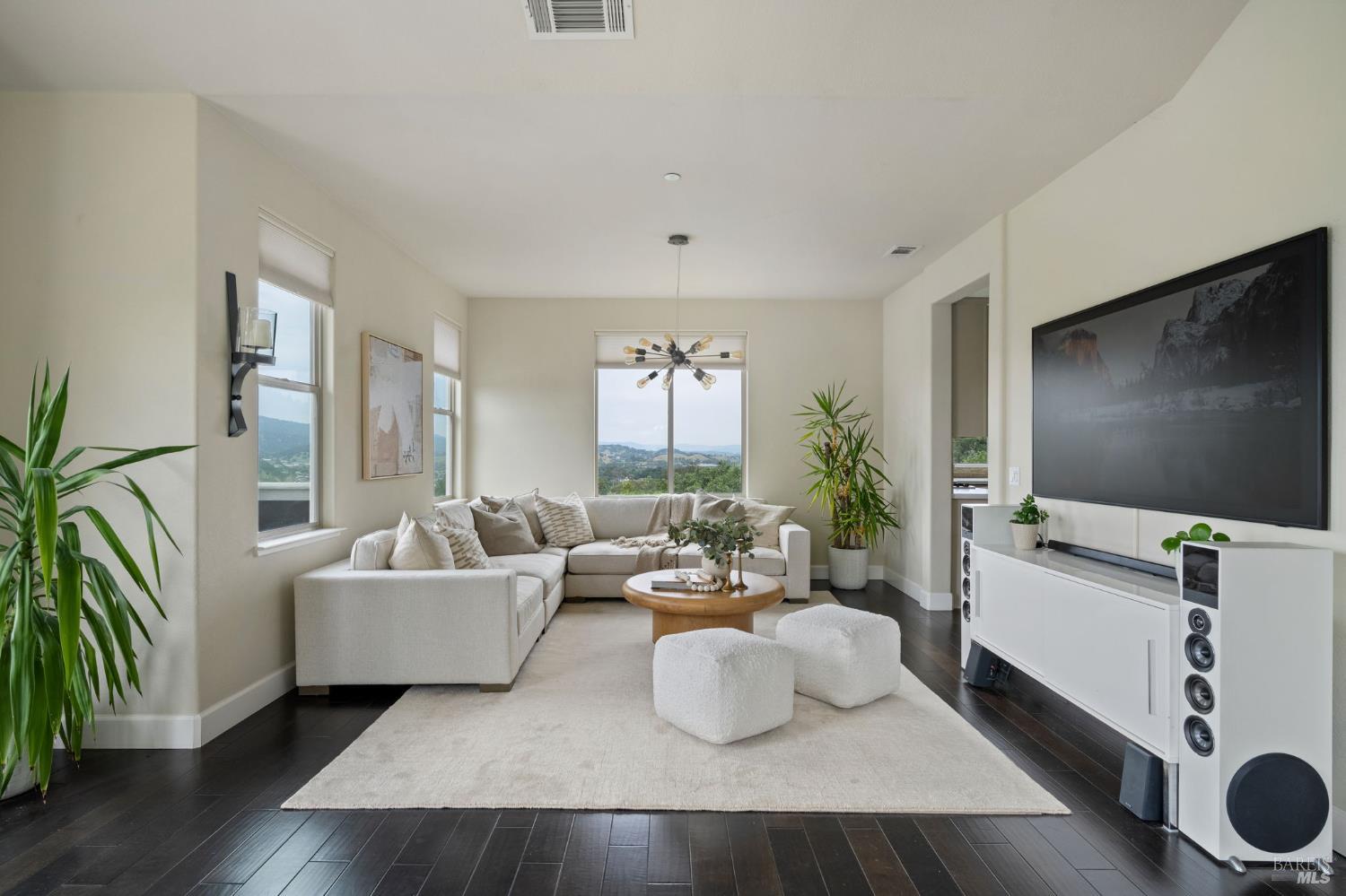 Detail Gallery Image 13 of 36 For 11 Edgehill Way, San Rafael,  CA 94903 - 4 Beds | 3/1 Baths