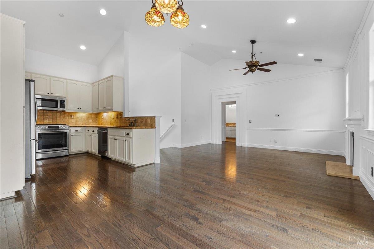 Detail Gallery Image 8 of 34 For 103 Paul Wittke Dr, Healdsburg,  CA 95448 - 4 Beds | 3 Baths