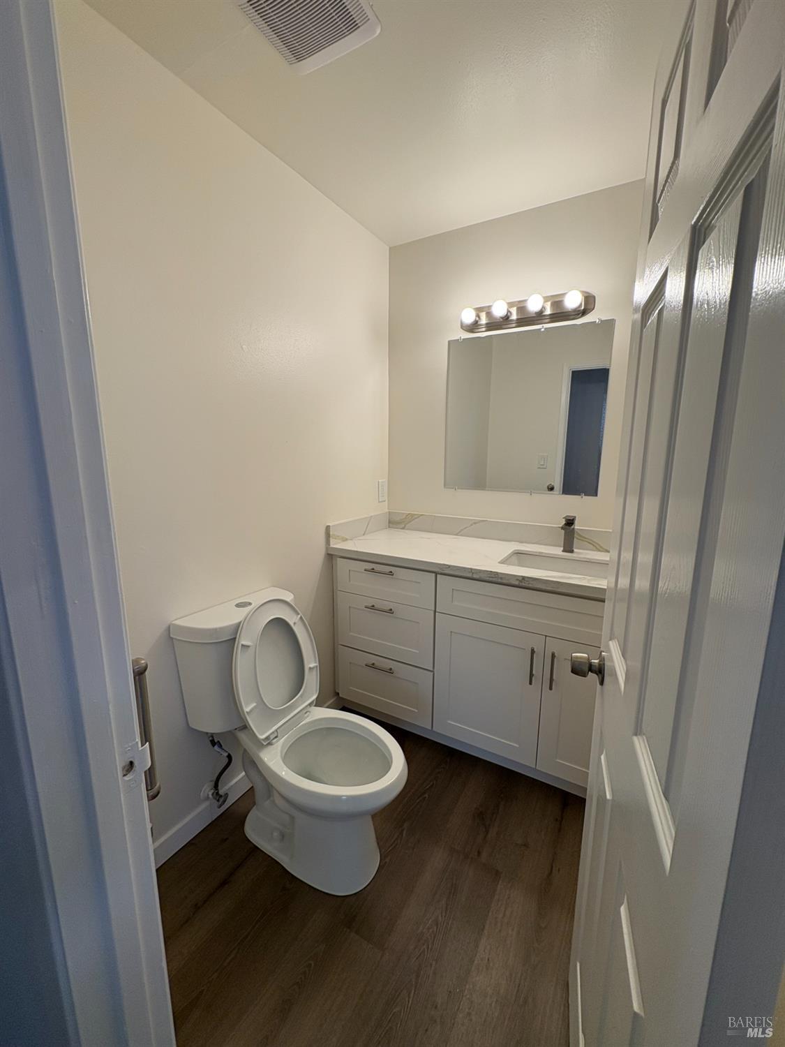 Detail Gallery Image 8 of 12 For 147 Elna Dr, Vallejo,  CA 94591 - 3 Beds | 2/1 Baths