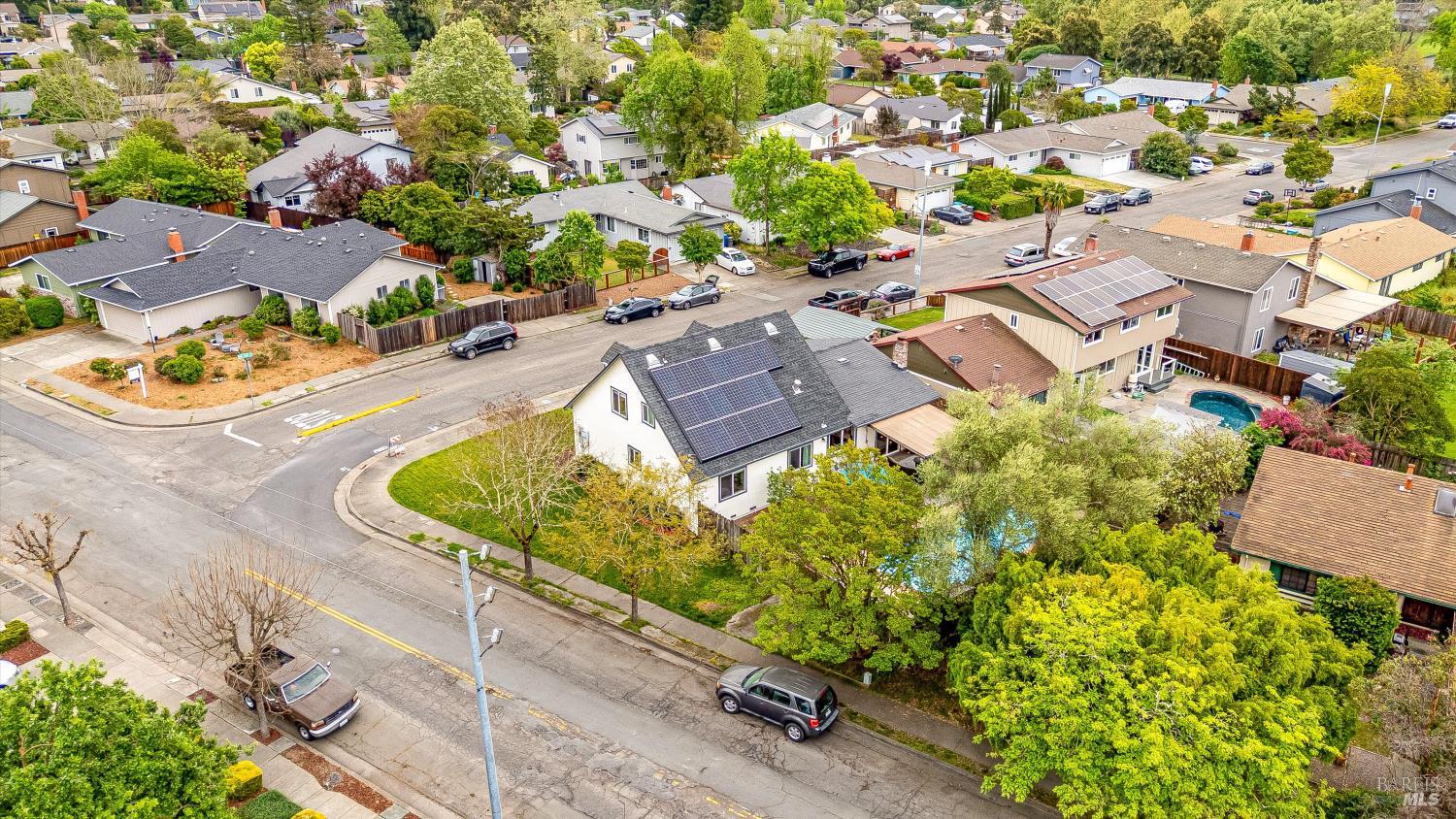 Detail Gallery Image 74 of 79 For 525 Oak Lake Ave, Santa Rosa,  CA 95409 - 5 Beds | 3 Baths