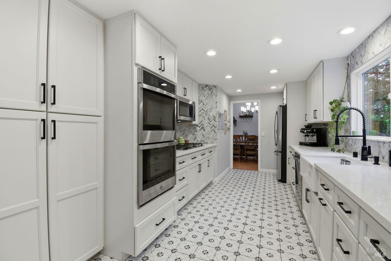 Detail Gallery Image 9 of 38 For 8270 Honor Pl, Cotati,  CA 94931 - 4 Beds | 2/1 Baths