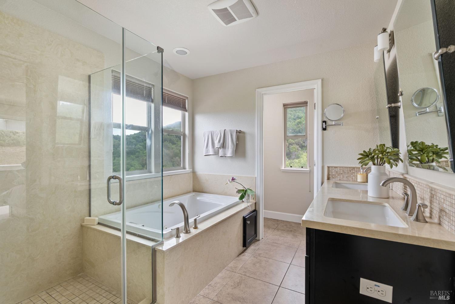 Detail Gallery Image 22 of 36 For 11 Edgehill Way, San Rafael,  CA 94903 - 4 Beds | 3/1 Baths