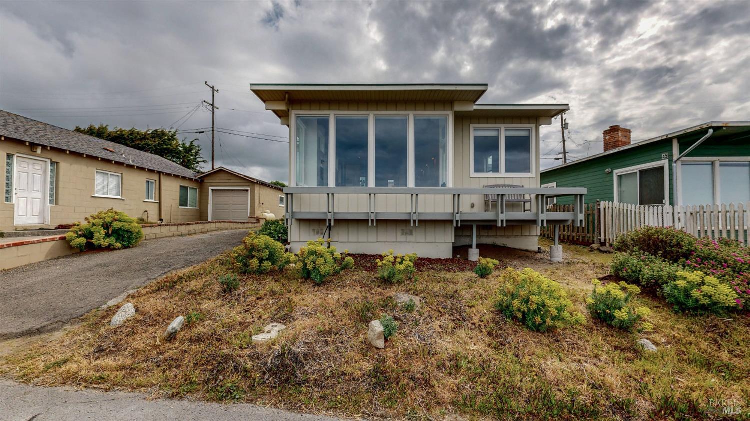 Detail Gallery Image 5 of 56 For 41 Cliff St, Dillon Beach,  CA 94929 - 2 Beds | 1 Baths