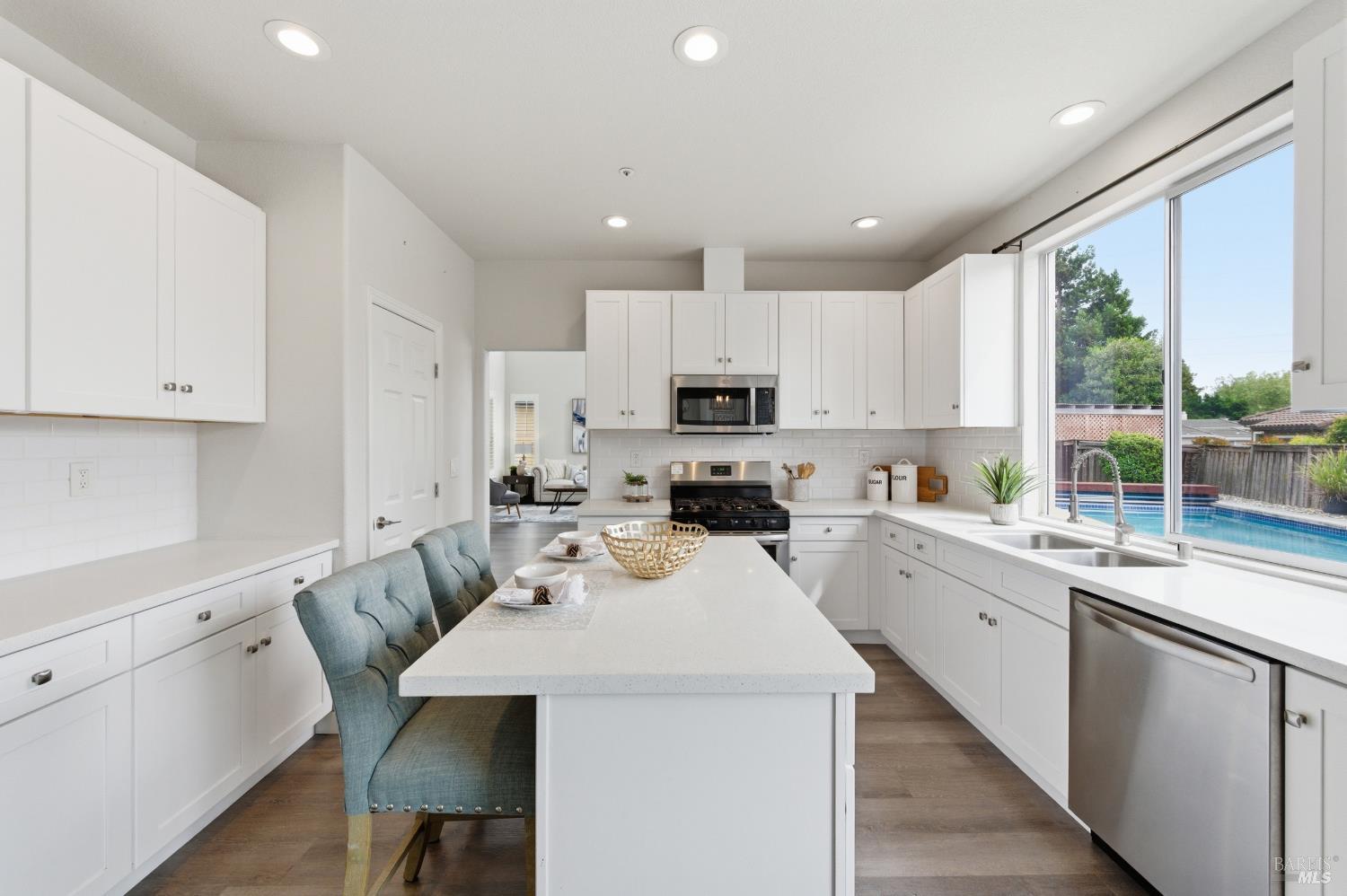 Detail Gallery Image 11 of 51 For 5226 Pavilion Ct, Fairfield,  CA 94534 - 5 Beds | 3/1 Baths