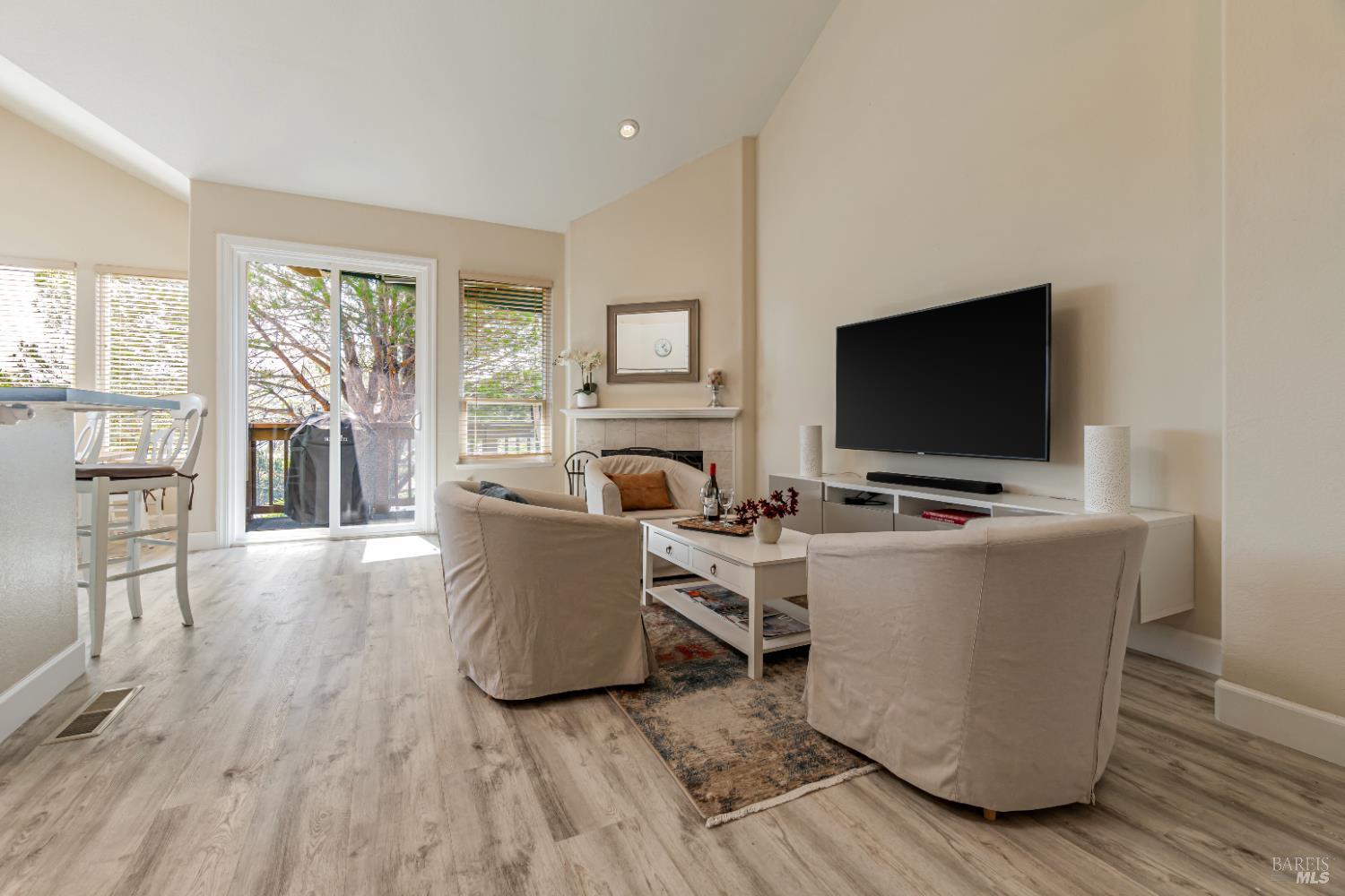 Detail Gallery Image 8 of 40 For 359 Orchid Dr, San Rafael,  CA 94903 - 4 Beds | 2/1 Baths