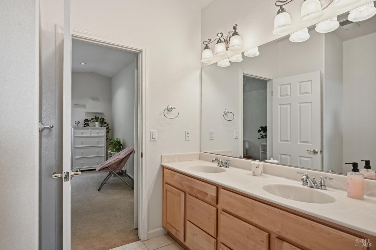 Detail Gallery Image 19 of 58 For 321 Portofino Way, Cloverdale,  CA 95425 - 4 Beds | 3 Baths