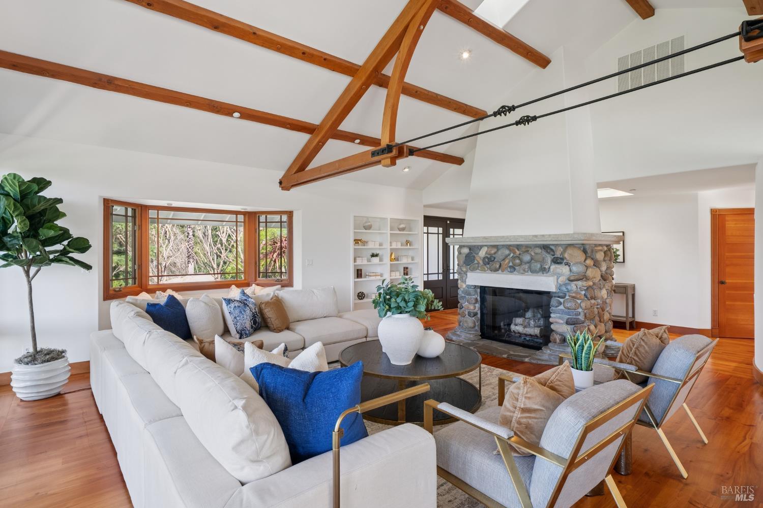 Detail Gallery Image 17 of 68 For 176 Highland Ave, San Rafael,  CA 94901 - 5 Beds | 5/1 Baths