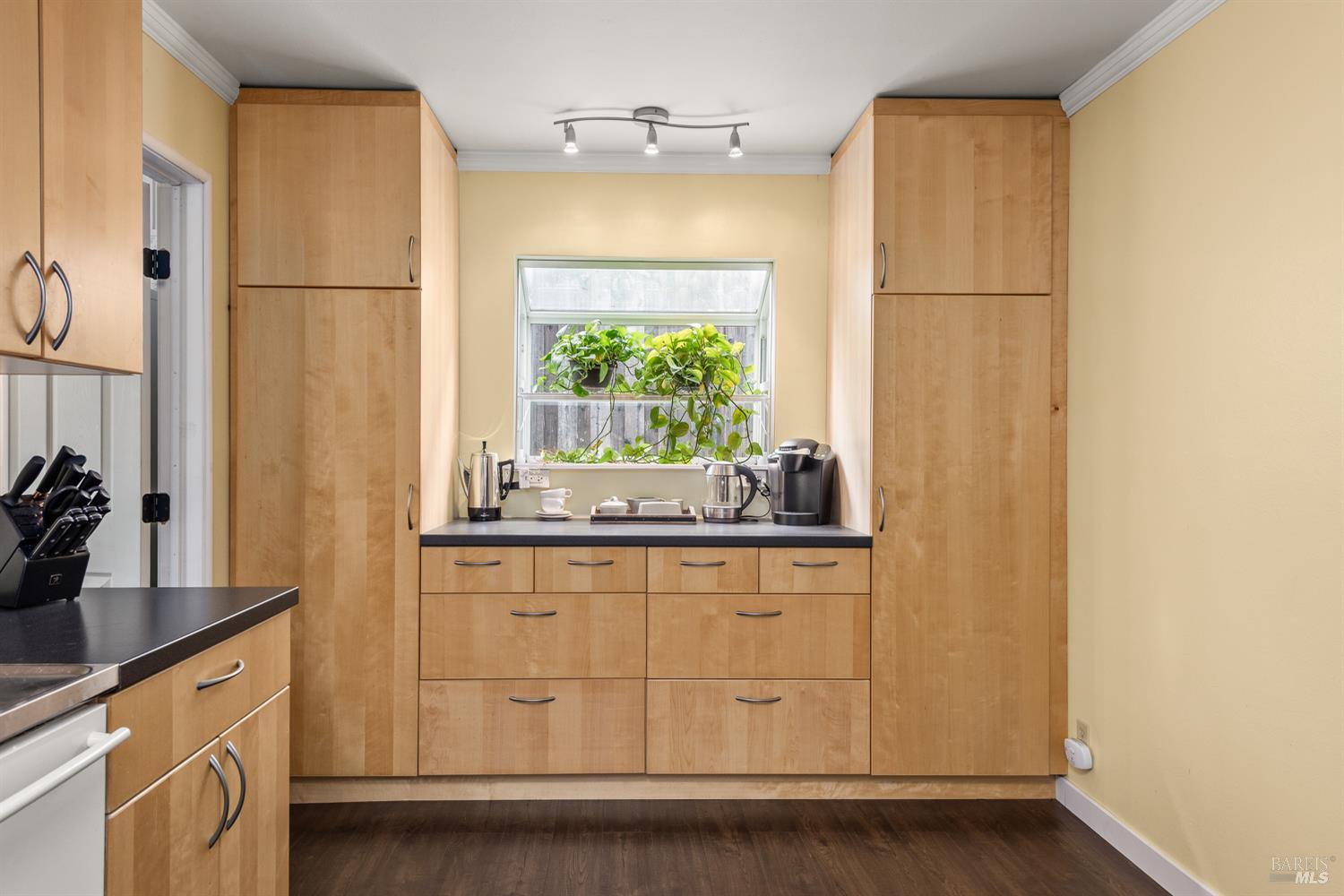 Detail Gallery Image 16 of 34 For 5642 Yerba Buena Rd, Santa Rosa,  CA 95409 - 4 Beds | 2 Baths