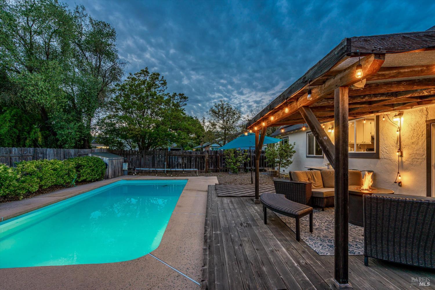 Detail Gallery Image 37 of 79 For 525 Oak Lake Ave, Santa Rosa,  CA 95409 - 5 Beds | 3 Baths