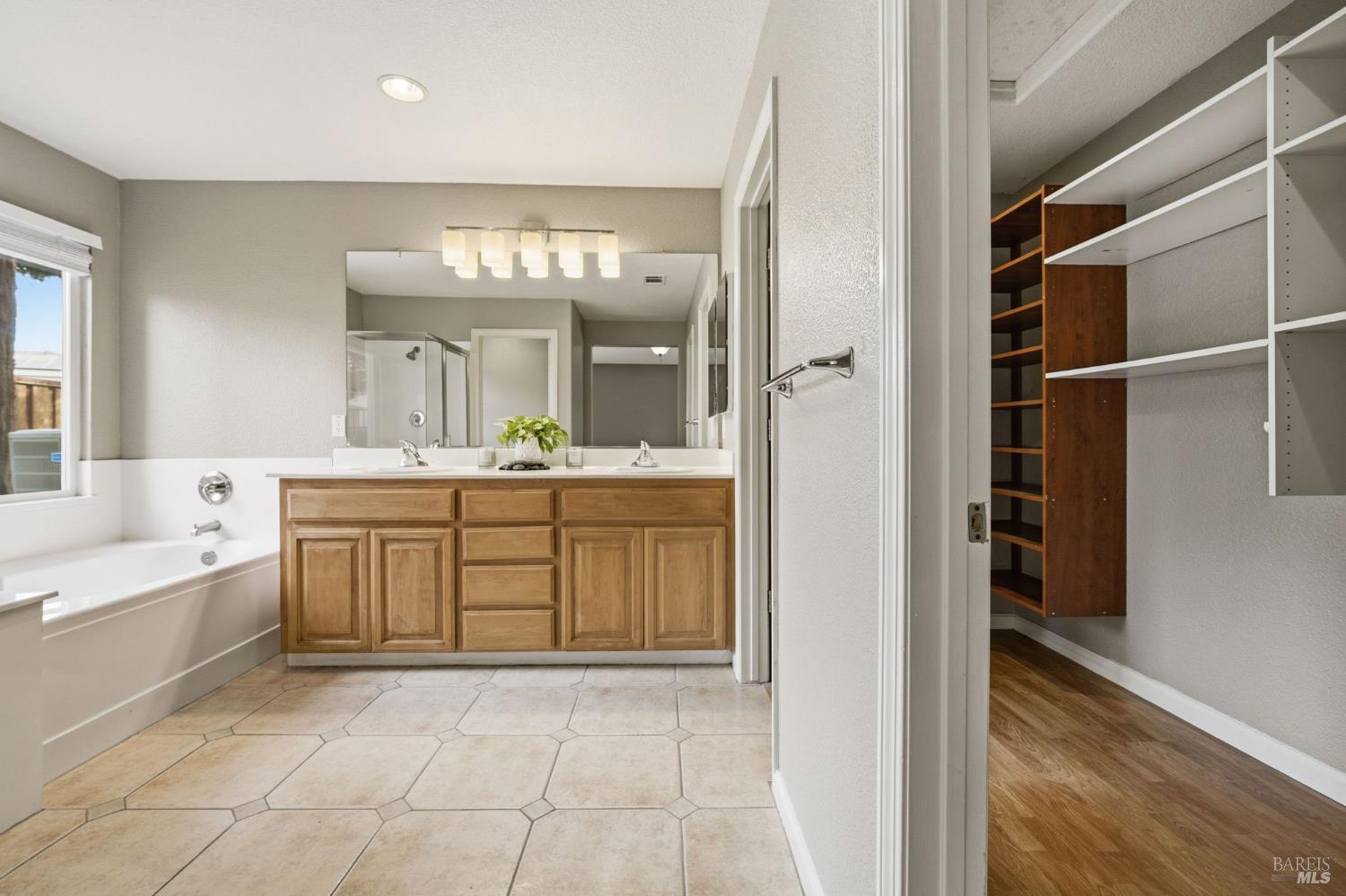 Detail Gallery Image 28 of 78 For 715 Antiquity Dr, Fairfield,  CA 94534 - 5 Beds | 2 Baths