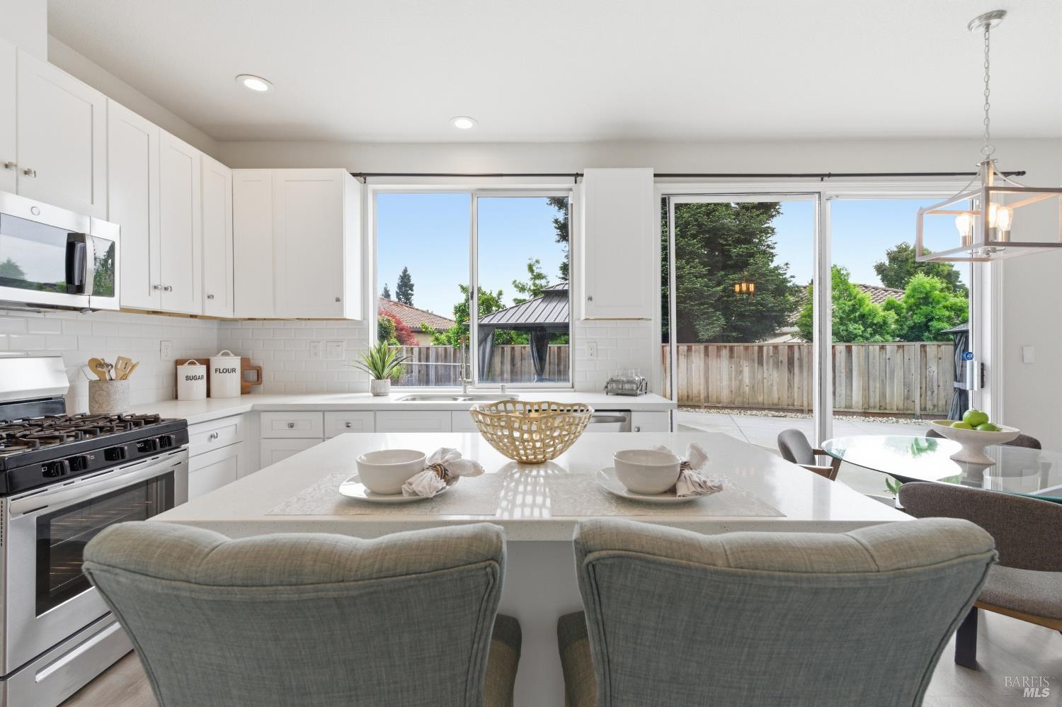 Detail Gallery Image 10 of 51 For 5226 Pavilion Ct, Fairfield,  CA 94534 - 5 Beds | 3/1 Baths