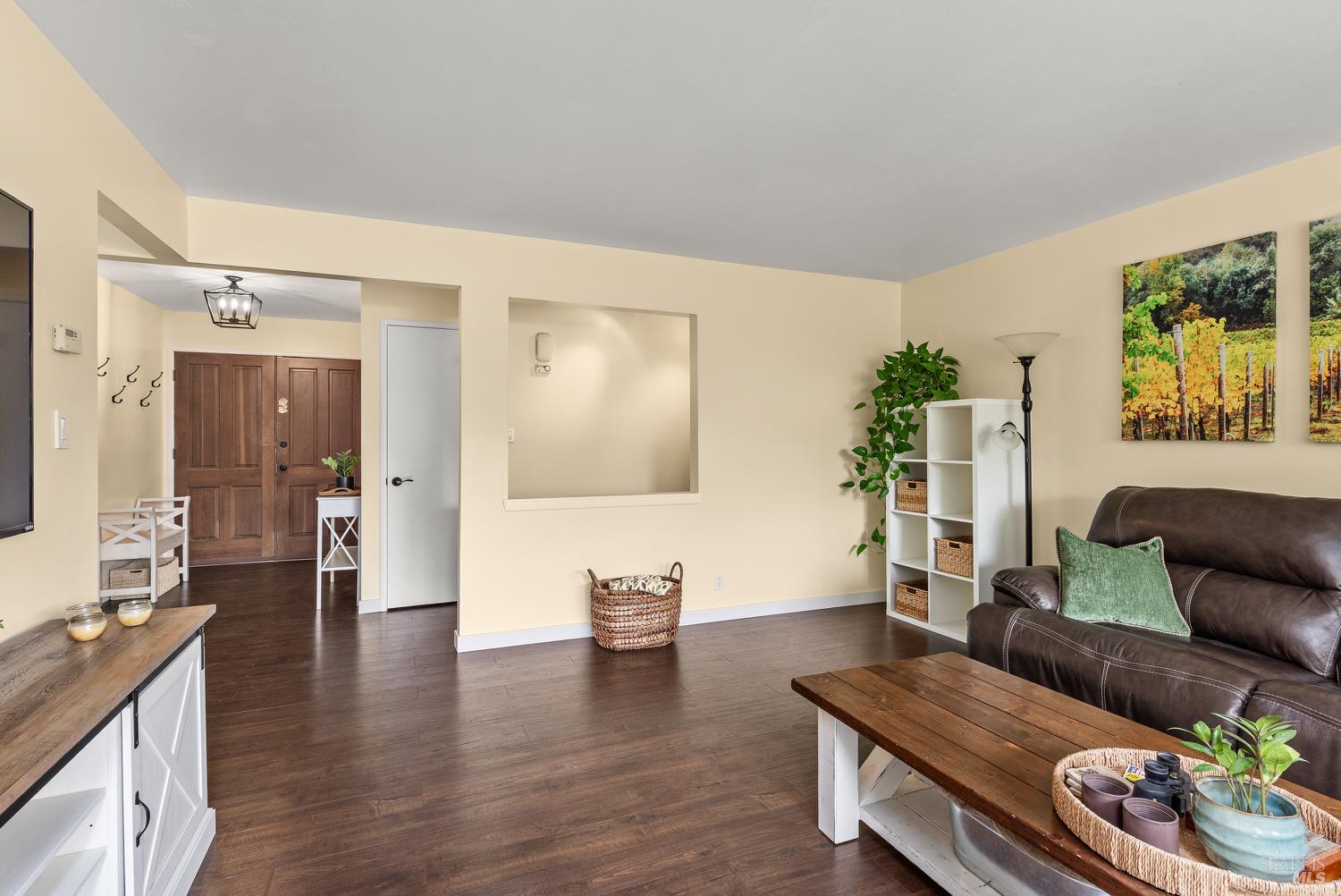 Detail Gallery Image 7 of 34 For 5642 Yerba Buena Rd, Santa Rosa,  CA 95409 - 4 Beds | 2 Baths