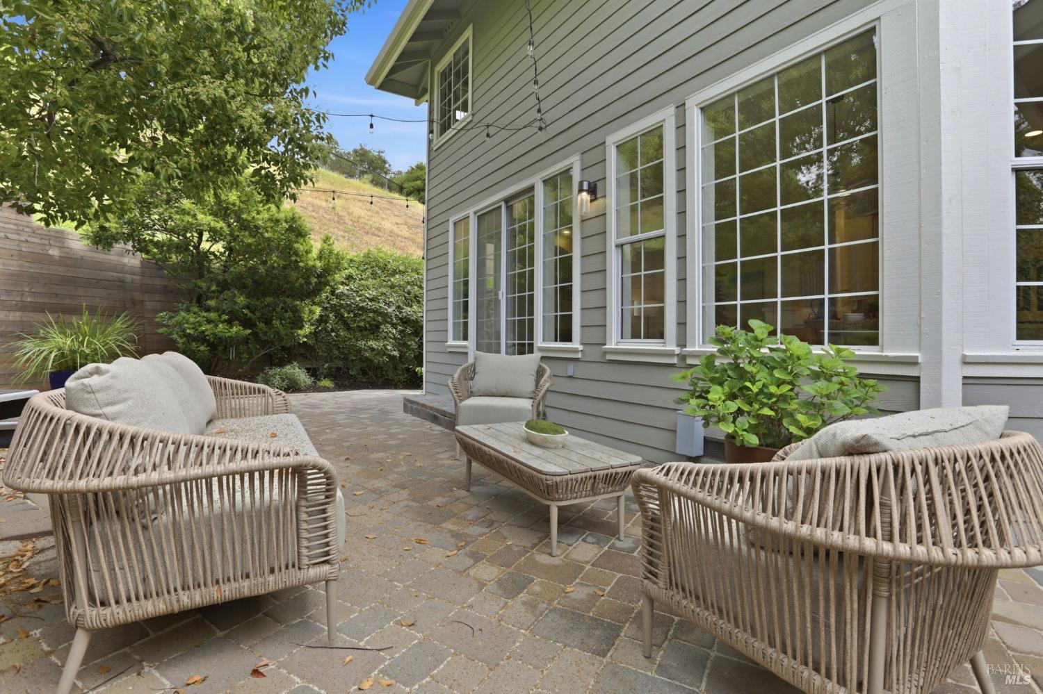 Detail Gallery Image 31 of 34 For 11 Red Oak Ct, Novato,  CA 94949 - 5 Beds | 3 Baths