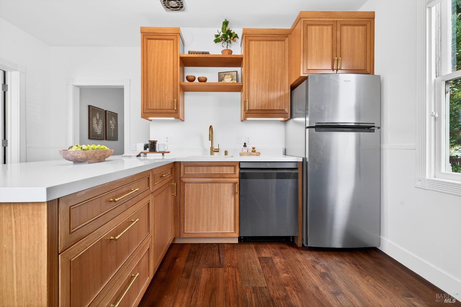 Detail Gallery Image 5 of 32 For 531 E Washington St, Petaluma,  CA 94952 - – Beds | – Baths