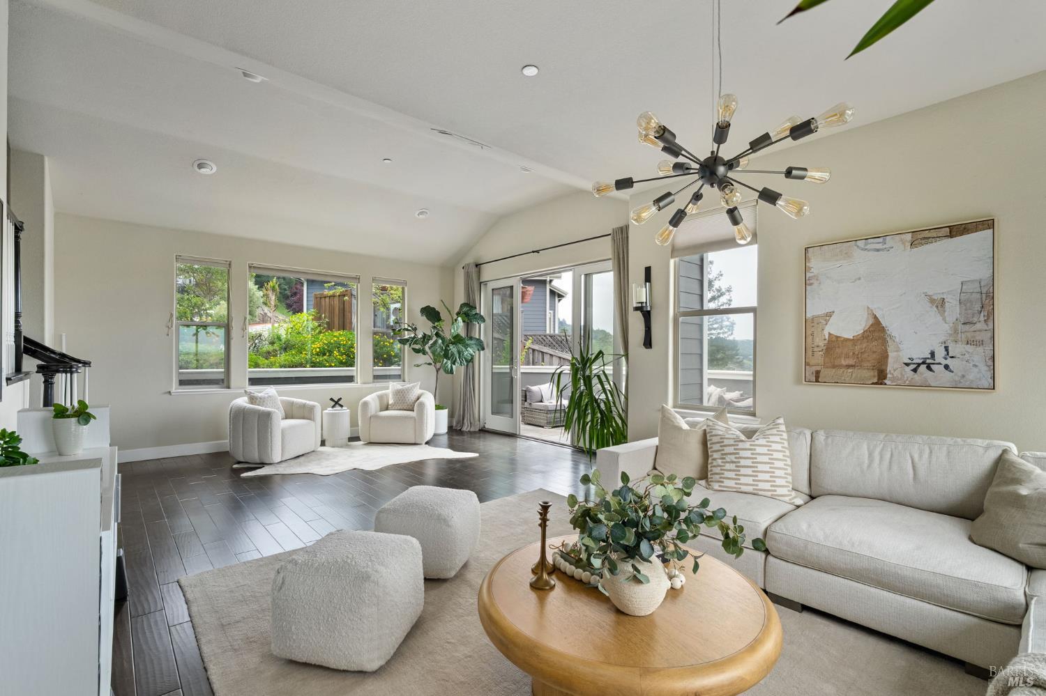 Detail Gallery Image 16 of 36 For 11 Edgehill Way, San Rafael,  CA 94903 - 4 Beds | 3/1 Baths